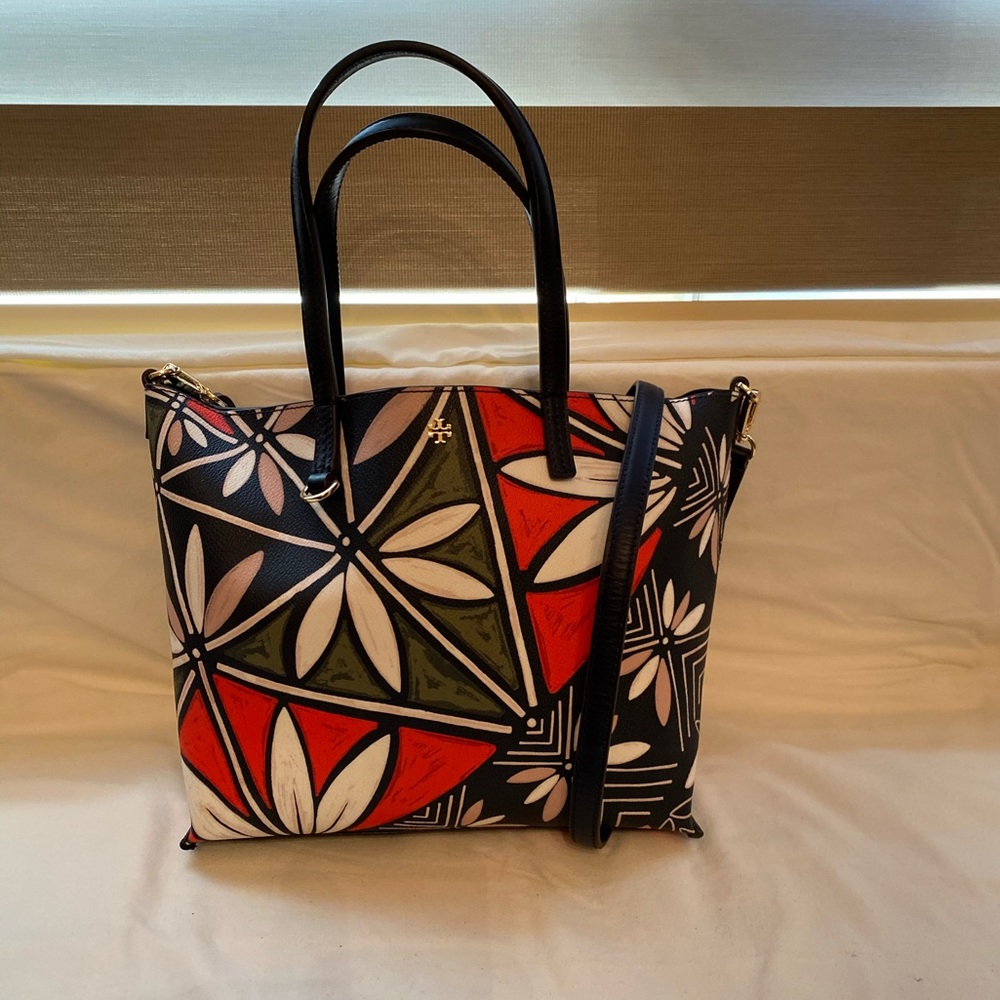 🌺 Tory Burch Coated Canvas Tote 🌺 - Picture 3 of 8